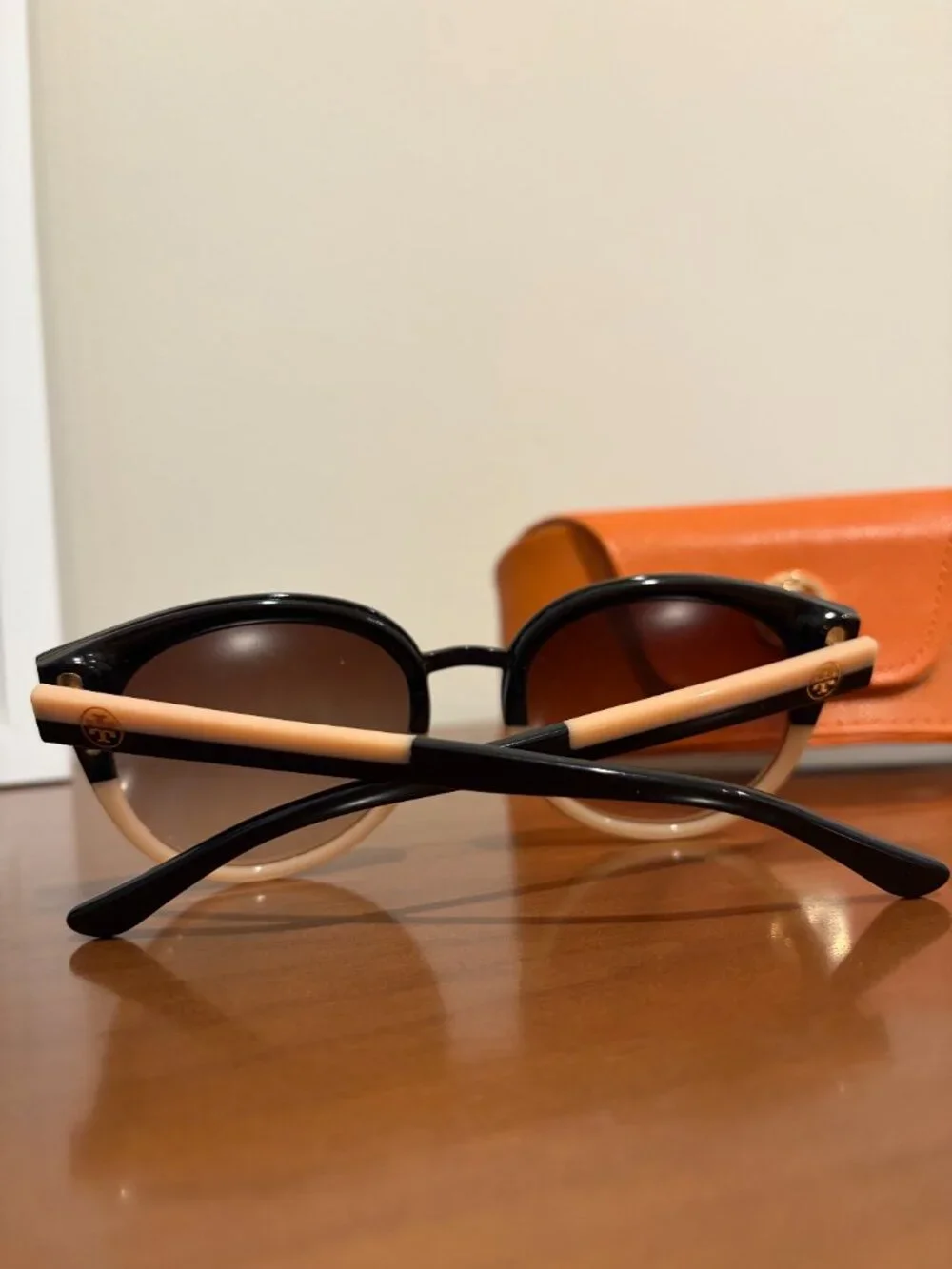 Tory Burch Panama TY7062 sunglasses in black and cream with signature case